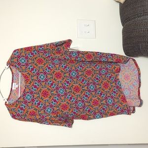 LulaRoe irma woman's t shirt size small NWT